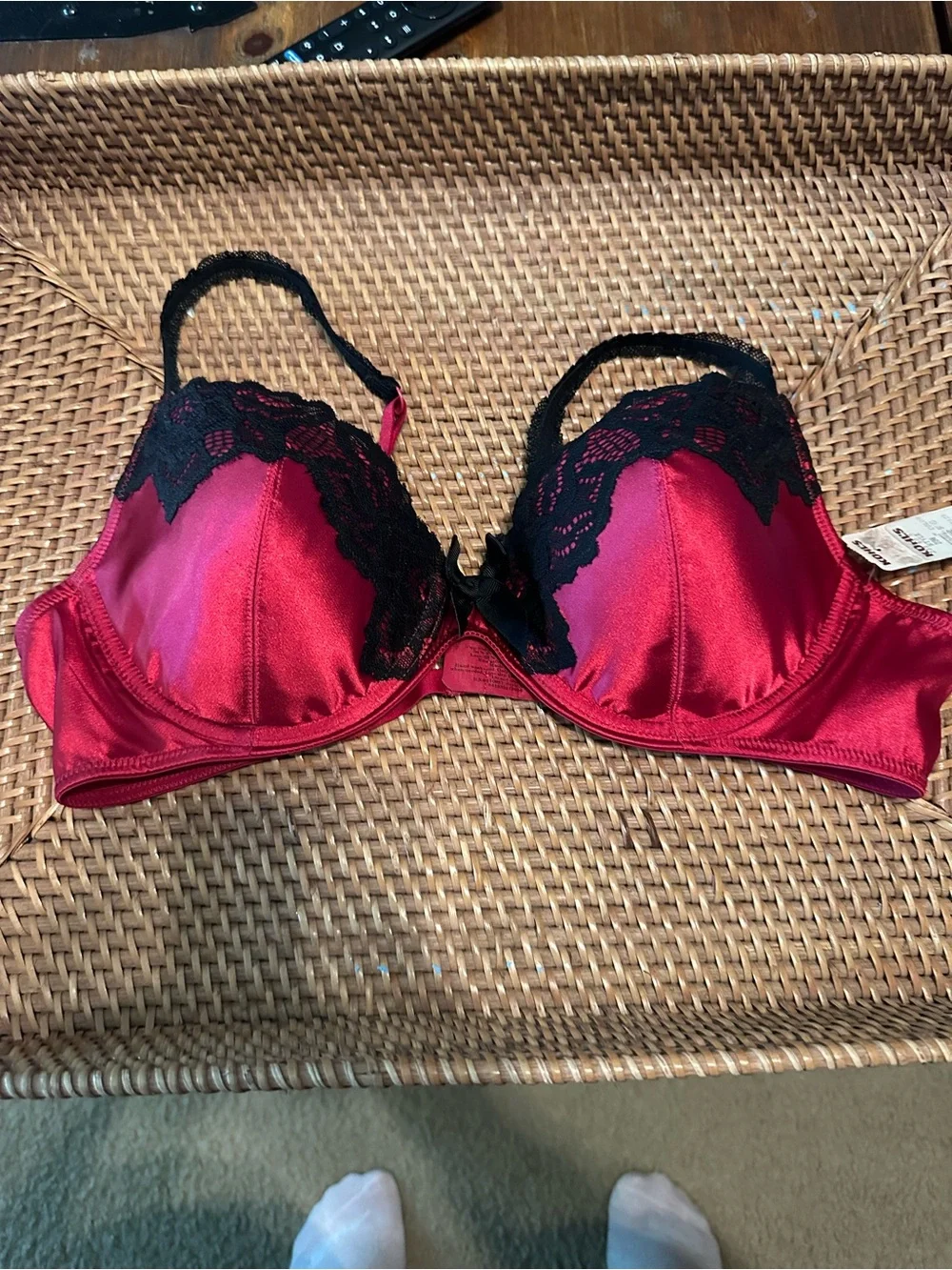 Simply Vera Vera Wang 38D Red Satin Black Lace Underwire Bra NWT
